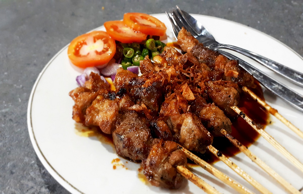 Sate Ayam & Kambing Maos Lok: Rasa yang Menyatu dengan Jiwa Cilacap